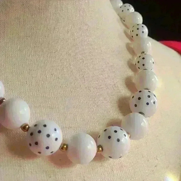 beaded necklace - Picture 4 of 8